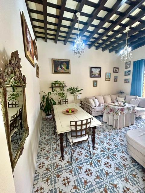 Gatu Casa Lola , " Preferente Mayores De 25 Anos Y Familias " El Puerto de Santa María Εξωτερικό φωτογραφία